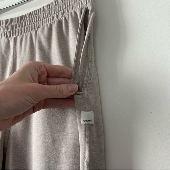 Vuori Boyfriend Sweatpant Tan Size Extra Small - Picture 4 of 10